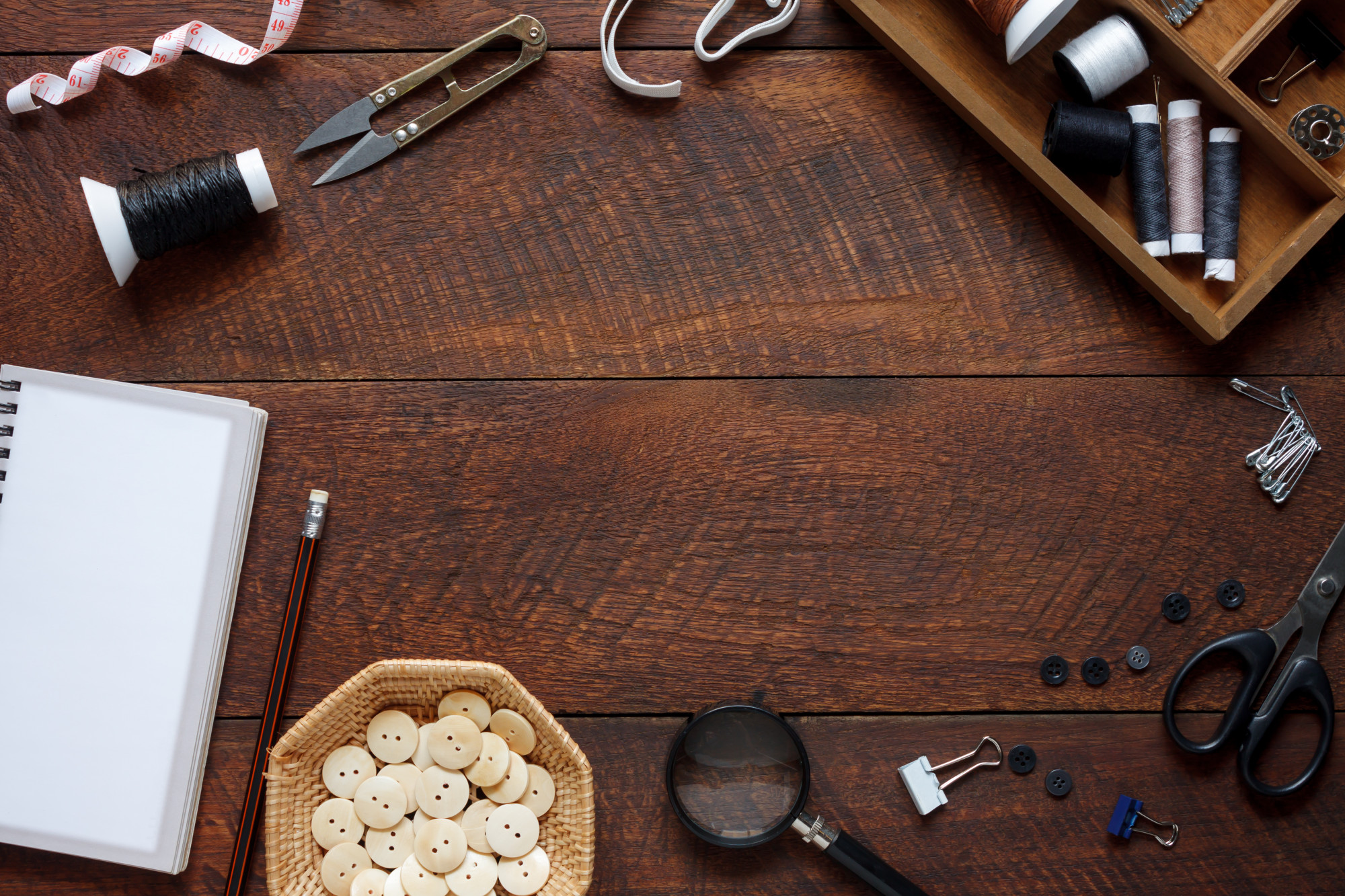 atelier workspace with threads and needles